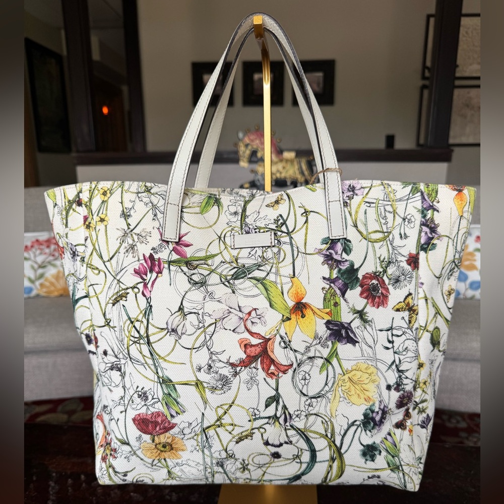 Gucci Flora Canvas Tote Bag in like new condition- with COA